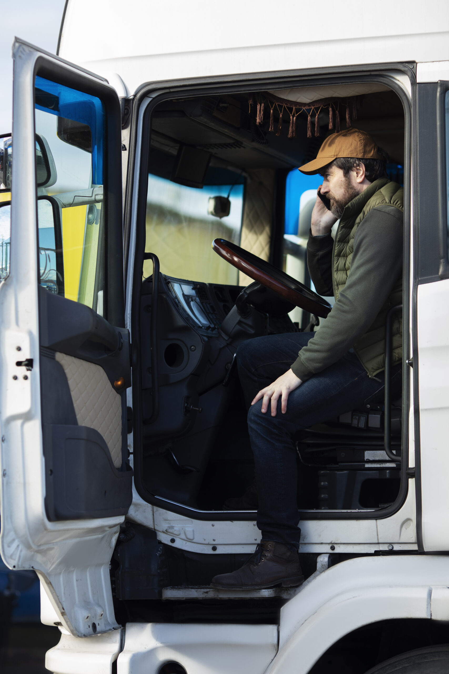 full-shot-man-sitting-truck